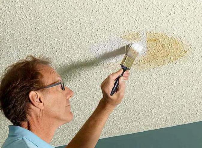Как правильно белить потолок водоэмульсионной краской
