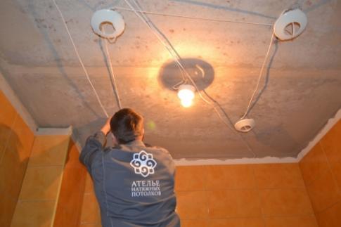 Как обновить потолок покрашенный водоэмульсионной