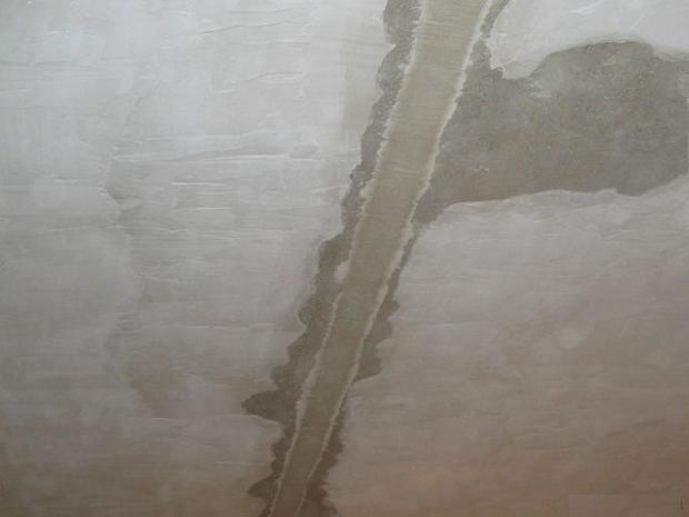 Заделка швов на потолке между плитами