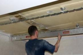 Как снять подвесной потолок