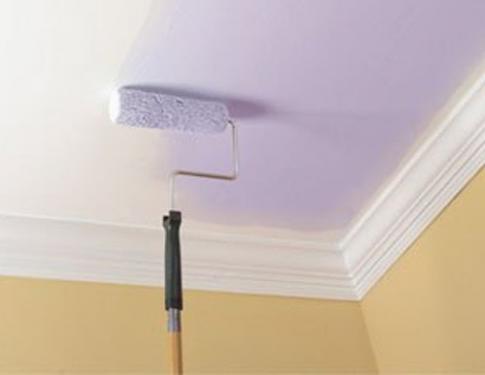 Как красить потолок водоэмульсионной краской без разводов