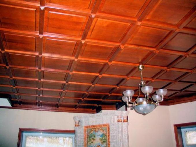 Чем обшить потолок в частном доме