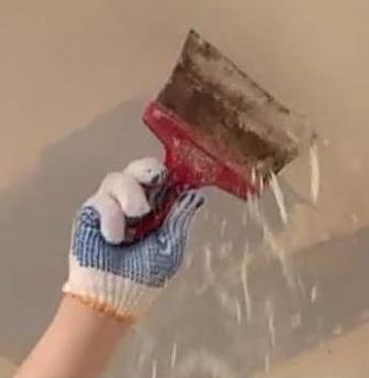 Как убрать побелку с потолка