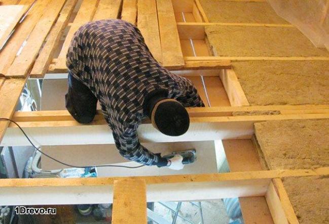 Как сделать потолок в доме из бруса