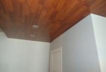 Варианты отделки потолка в деревянном доме