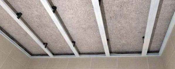 Сделать потолок из пластиковых панелей
