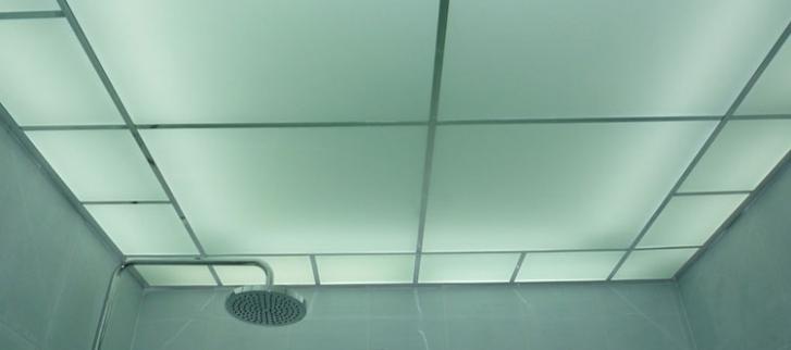 Отделка потолка в ванной комнате