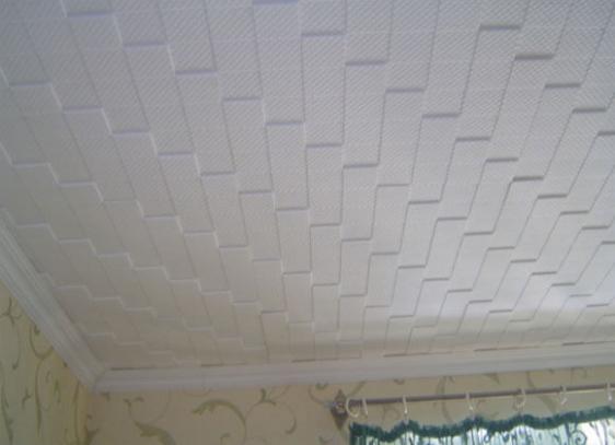 Отделка потолка плиткой из пенопласта