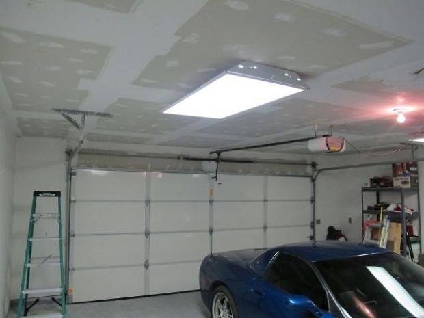 Чем отделать потолок в гараже